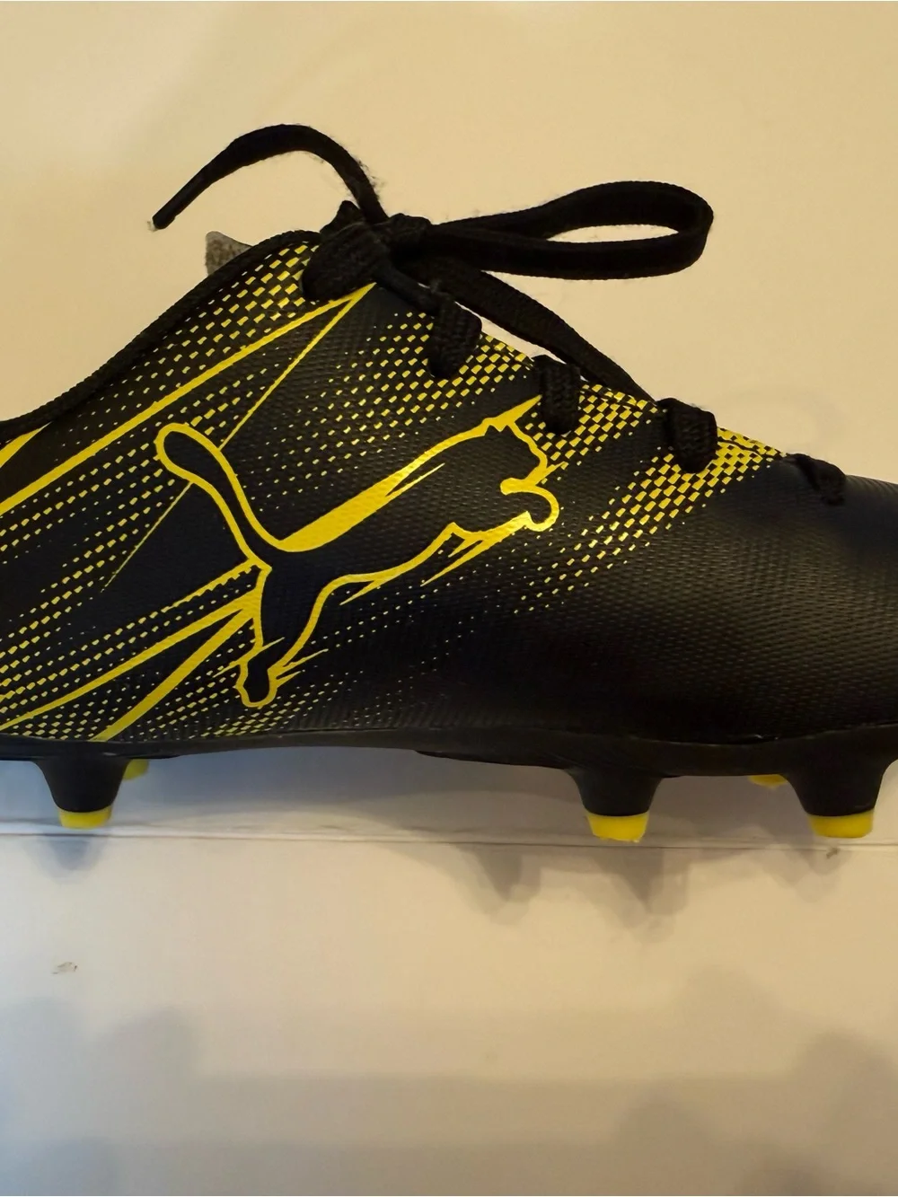 Puma Kids Black and Yellow Soccer Sneakers Size Boys 13